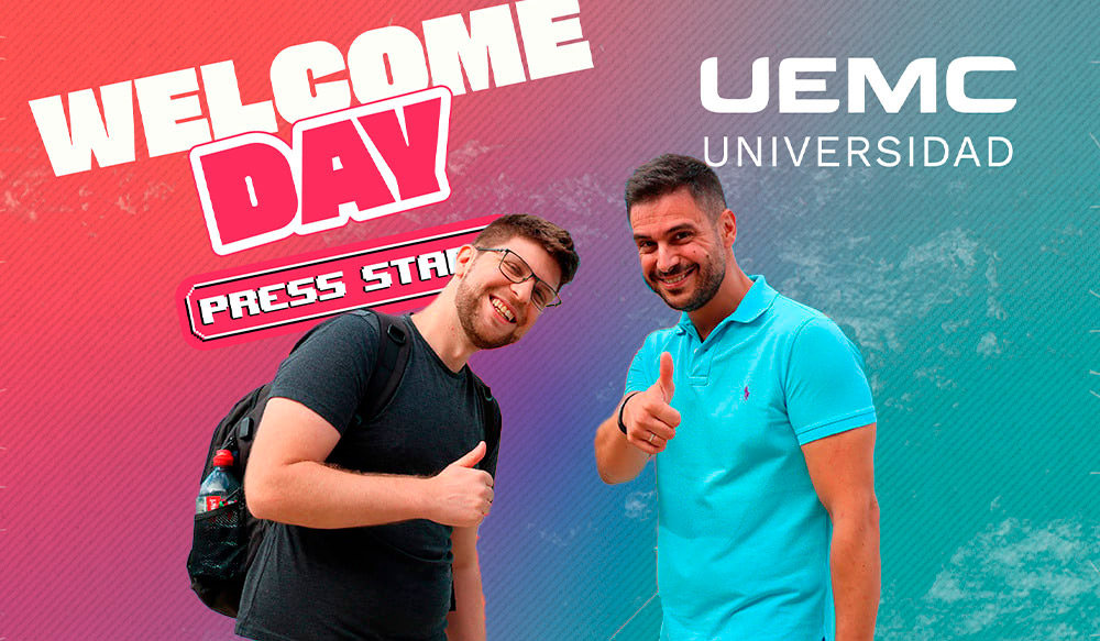 Un profesor y un estudiante sonrientes posan con el pulgar arriba durante el Welcome Day UEMC, el evento de bienvenida universitaria.  